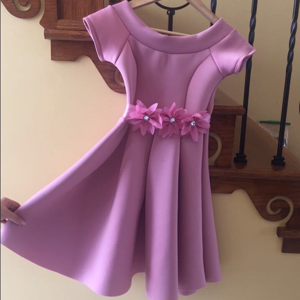 Off-shoulder Junior dress with flower belt